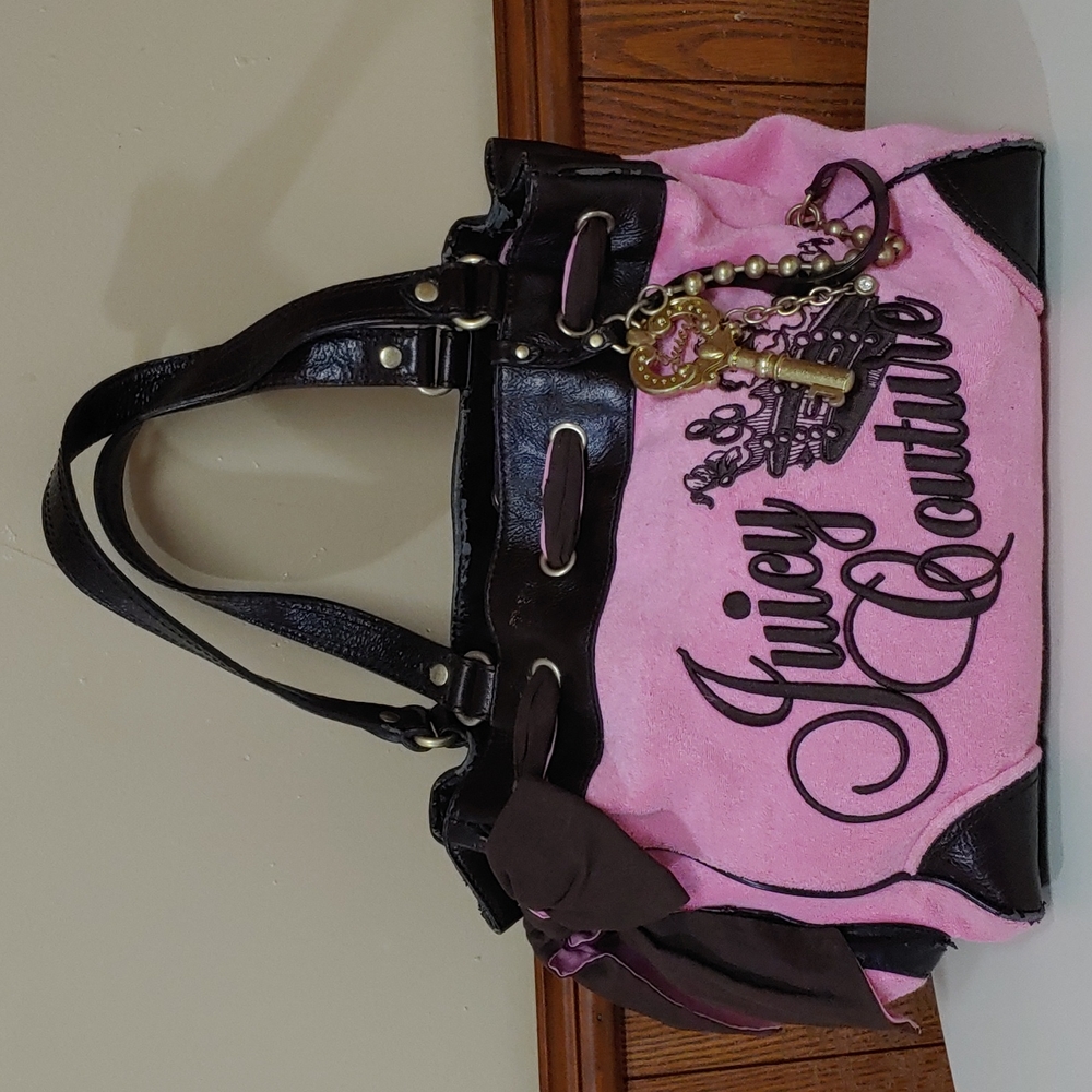 Juicy Couture y2k Bubble Gum Pink Daydreamer Shoulder Bag